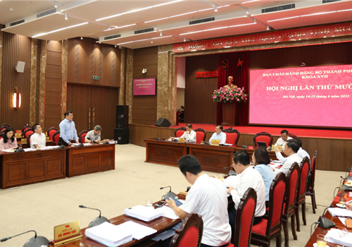 Một trong những nội dung đáng chú ý được Hội nghị lần thứ 13, Ban Chấp hành Đảng bộ Thành phố tập trung thảo luận là Dự thảo Chỉ thị của Ban Thường vụ Thành ủy về tăng cường kỷ luật, kỷ cương và trách nhiệm trong xử lý công việc của các cấp ủy, địa phương, đơn vị thuộc Thành phố Hà Nội. Chỉ thị được ban hành sẽ góp phần nâng cao hiệu lực, hiệu quả hoạtđộng của hệ thống chính trị và tạo động lực để thực hiện các nhiệm vụ Chính trị của Thành phố. Nhất là trong bối cảnh việc chấp hành sự lãnh đạo, chỉ  đạo, điều hành của cấp ủy, chính quyền của một số cơ quan, đơn vị chưa nghiêm; một bộ phận cán bộ, công chức, viên chức có tâm lý “bàn lùi”, “không làm thì không sai”. 