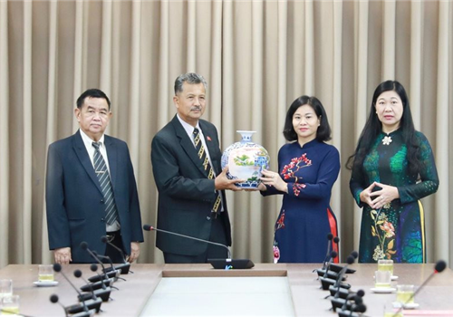 Chiều 27-6, Ủy viên Trung ương Đảng, Phó Bí thư Thường trực Thành ủy Nguyễn Thị Tuyến đã chủ trì buổi tiếp Đoàn đại biểu Ủy ban Mặt trận Tổ quốc Lào xây dựng đất nước Thủ đô Viêng Chăn do đồng chí Thanom Thamthong, Ủy viên Trung ương Mặt trận Tổ quốc Lào xây dựng đất nước, Chủ tịch Ủy ban Mặt trận Lào xây dựng đất nước Thủ đô Viêng Chăn làm Trưởng đoàn đến chào xã giao nhân dịp thăm và làm việc tại Việt Nam.