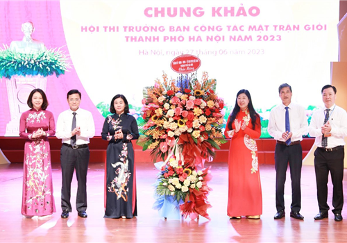 Sáng 27-6, tại Cung Thiếu nhi Hà Nội, diễn ra Chung khảo hội thi Trưởng ban Công tác Mặt trận giỏi cấp thành phố năm 2023 do Mặt trận Tổ quốc Việt Nam thành phố Hà Nội tổ chức. Tham dự hội thi có Ủy viên Trung ương Đảng, Phó Bí thư Thường trực Thành ủy Hà Nội Nguyễn Thị Tuyến; Phó Trưởng ban Dân vận Trung ương Nguyễn Lam; Phó Bí thư Thành ủy Nguyễn Văn Phong; Chủ tịch Mặt trận Lào xây dựng Đất nước Thủ đô Viêng Chăn Thanome Thamthong.