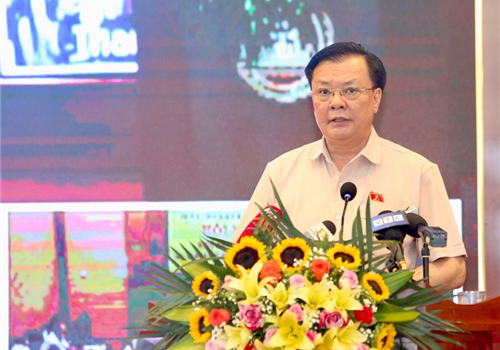 Sáng 29-6, đồng chí Đinh Tiến Dũng, Ủy viên Bộ Chính trị, Bí thư Thành ủy, Trưởng đoàn đại biểu Quốc hội thành phố Hà Nội cùng các đại biểu Quốc hội thuộc Đơn vị bầu cử số 6: Đỗ Đức Hồng Hà, Phạm Đức Ấn đã tiếp xúc cử tri huyện Thanh Oai, huyện Thanh Trì và quận Hà Đông, báo cáo kết quả kỳ họp thứ năm, Quốc hội khóa XV.