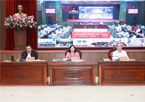 Sáng 29-6, Thường trực Thành ủy - HĐND – UBND thành phố Hà Nội đã tổ chức hội nghị giao ban quý II - 2023 với lãnh đạo quận, huyện, thị xã. Hội nghị được tổ chức theo hình thức trực tiếp kết hợp trực tuyến kết nối điểm cầu Thành ủy Hà Nội với các quận, huyện, thị xã và xã, phường, thị trấn.

