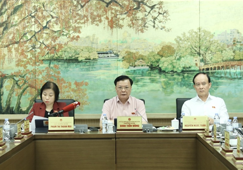 Phát biểu thảo luận tại tổ sáng 5-6, trong chương trình kỳ họp thứ năm, Quốc hội khóa XV, Ủy viên Bộ Chính trị, Bí thư Thành ủy Hà Nội, Trưởng đoàn đại biểu Quốc hội thành phố Hà Nội Đinh Tiến Dũng nêu quan điểm, cải tạo chung cư cũ phải gắn với tái thiết đô thị và quy định thời hạn sở hữu chung cư mới giải quyết được vấn đề.