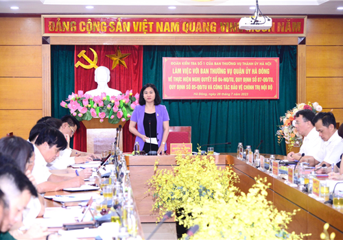Sáng 28-7, Ủy viên Trung ương Đảng, Phó Bí thư Thường trực Thành ủy Hà Nội Nguyễn Thị Tuyến chủ trì Đoàn kiểm tra số 1 của Ban Thường vụ Thành ủy làm việc với Ban Thường vụ Quận ủy Hà Đông về thực hiện Nghị quyết số 04-NQ/TU, ngày 31-5-2021 của Thành ủy; Quy định số 07-QĐ/TU, ngày 17-11-2021; Quy định số 05-QĐ/TU ngày 16-8-2021 của Ban Thường vụ Thành ủy và công tác bảo vệ chính trị nội bộ.