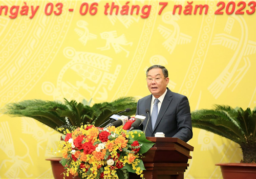 Sáng nay, tại phiên khai mạc kỳ họp thứ mười hai, HĐND thành phố Hà Nội khóa XVI, Ủy viên Ban Thường vụ Thành ủy, Phó Chủ tịch Thường trực UBND thành phố Lê Hồng Sơn đã trình bày báo cáo quan trọng về kết quả thực hiện kế hoạch phát triển kinh tế - xã hội; thu chi ngân sách 6 tháng đầu năm và nhiệm vụ trọng tâm 6 tháng cuối năm 2023.