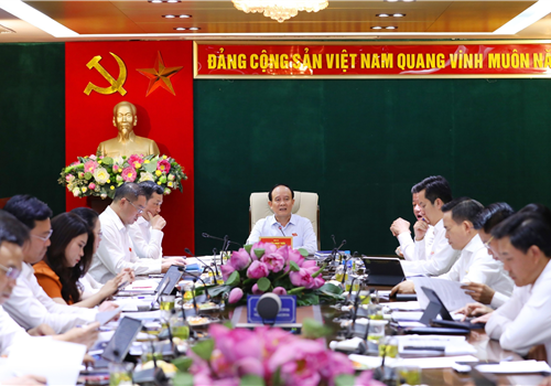 Chiều nay, HĐND thành phố chia 5 tổ để thảo luận về tình hình phát triển kinh tế - xã hội, an ninh quốc phòng, thu chi ngân sách 6 tháng đầu năm và nhiệm vụ 6 tháng cuối năm. 