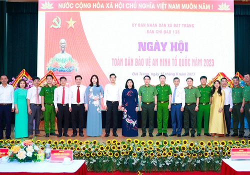 Sáng 15-8, xã Bát Tràng, huyện Gia Lâm tổ chức “Ngày hội toàn dân bảo vệ an ninh Tổ quốc năm 2023”. Đây là một trong  3 đơn vị làm điểm cấp thành phố về thực hiện “Phong trào Toàn dân bảo vệ an ninh Tổ quốc”. Dự ngày hội có: Trung tướng Lê Quốc Hùng, Ủy viên Trung ương Đảng, Thứ trưởng Bộ Công an, Trưởng ban Chỉ đạo thực hiện phong trào toàn dân bảo vệ an ninh Tổ quốc Trung ương; Ủy viên Trung ương Đảng, Phó Bí thư Thường trực Thành ủy Hà Nội Nguyễn Thị Tuyến.