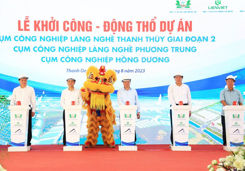 Sáng 3-8, Uỷ viên Bộ Chính trị, Bí thư Thành ủy Đinh Tiến Dũng đã tham dự và phát lệnh khởi công 3 dự án cụm công nghiệp trên địa bàn huyện Thanh Oai. Cùng tham dự có Phó Chủ tịch HĐND Thành phố Phạm Quý Tiên, Phó Chủ tịch UBND Thành phố Nguyễn Mạnh Quyền. 