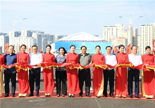 Chào mừng Quốc khánh 2-9 và 69 năm Ngày Giải phóng Thủ đô (10/10/1954 - 10/10/2023), sáng nay 30-8, UBND thành phố Hà Nội tổ chức lễ khánh thành dự án đầu tư xây dựng cầu Vĩnh Tuy - giai đoạn 2, cây cầu thứ tám bắc qua sông Hồng. Đến dự có các đồng chí: Phạm Minh Chính, Ủy viên Bộ Chính trị, Thủ tướng Chính phủ; Đinh Tiến Dũng, Ủy viên Bộ Chính trị, Bí thư Thành ủy, Trưởng đoàn đại biểu Quốc hội thành phố Hà Nội; Nguyễn Thị Tuyến, Ủy viên Trung ương Đảng, Phó Bí thư Thường trực Thành ủy Hà Nội; Trần Sỹ Thanh, Ủy viên Trung ương Đảng, Phó Bí thư Thành ủy, Chủ tịch UBND thành phố Hà Nội; Nguyễn Ngọc Tuấn, Phó Bí thư Thành ủy, Chủ tịch HĐND thành phố Hà Nội.