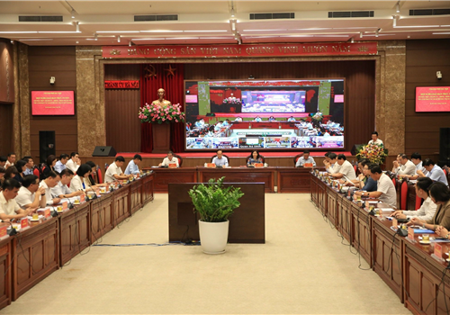 Chiều 21-9, Thường trực Thành ủy - HĐND - UBND thành phố Hà Nội chủ trì giao ban trực tuyến quý III-2023 với lãnh đạo các quận, huyện, thị xã về một số nội dung quan trọng liên quan đến kinh tế - xã hội và đời sống dân sinh. Tham dự có 10.828 đại biểu tại 558 điểm cầu.