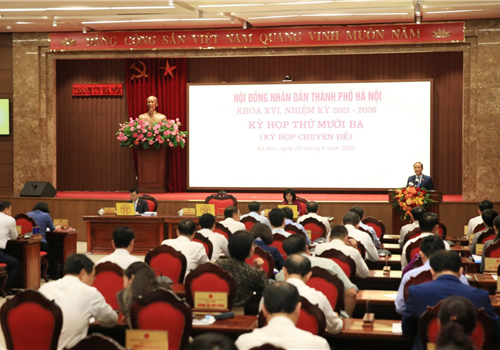 Sáng 22-9, HĐND thành phố Hà Nội khóa XVI tổ chức kỳ họp thứ mười ba (kỳ họp chuyên đề ) để xem xét, quyết định một số nội dung quan trọng, kịp thời cho nhiệm vụ phát triển kinh tế - xã hội của thành phố.