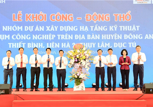 Sáng 5-9, đồng chí Đinh Tiến Dũng, Ủy viên Bộ Chính trị, Bí thư Thành ủy, Trưởng đoàn đại biểu Quốc hội thành phố Hà Nội dự lễ khởi công và động thổ nhóm dự án xây dựng hạ tầng kỹ thuật 4 cụm công nghiệp trên địa bàn huyện Đông Anh.